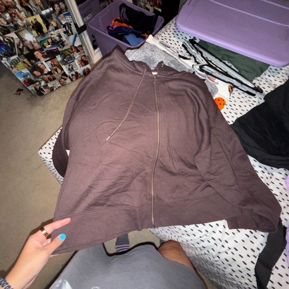 Brown universal thread zip up